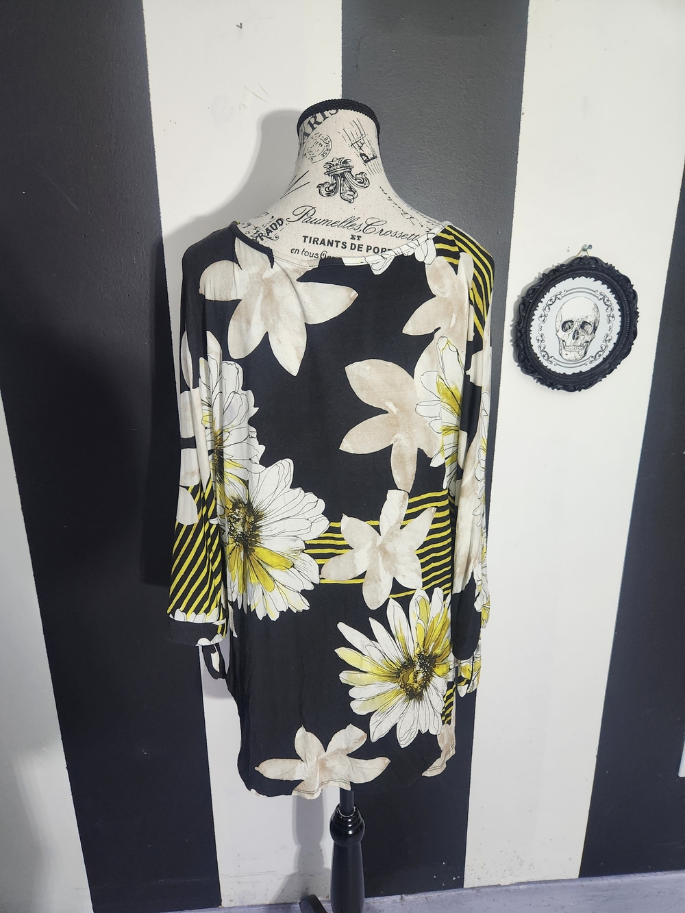 Joseph Ribkoff Black and White Printed Top - Picture 5 of 7